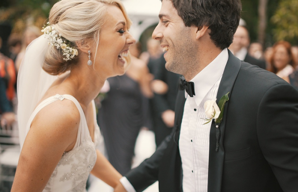 Под цвет платья: главное украшение невесты — улыбка