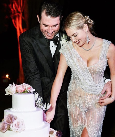 Бывшая модель plus-size Кейт Аптон опубликовала серию свадебных фото