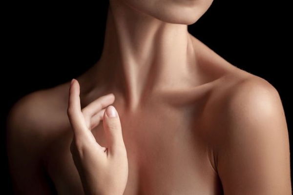 Уход за кожей шеи и зоной декольте: 5 эффективных советов