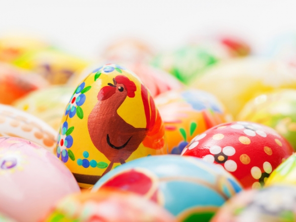 Как красить яйца: ТОП-20 самых интересных способов (фото)
