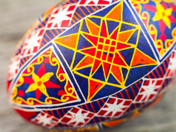 Как красить яйца: ТОП-20 самых интересных способов (фото)