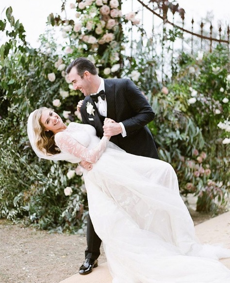 Бывшая модель plus-size Кейт Аптон опубликовала серию свадебных фото