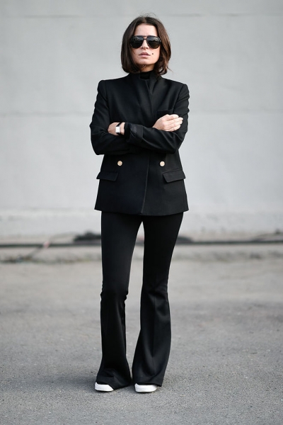 С чем носить черные брюки: 8 стильных образов