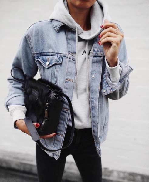 Вместо кожанки: 20 модных образов с джинсовой курткой