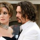 Анджелина Джоли предложила свою помощь обанкротившемуся Джонни Деппу