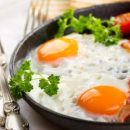 Медики опровергли пользу яичницы на завтрак