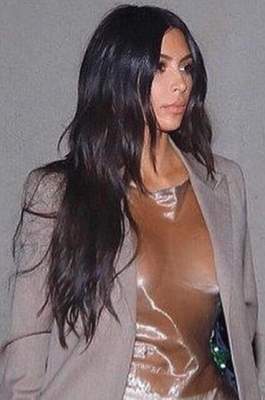 Ким Кардашьян раскритиковали за прозрачное платье-клеенку