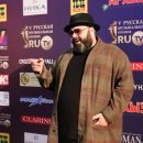 «Поет гениально»: Максим Фадеев подписал контракт с уральской певицей