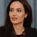 Анджелина Джоли добивается роли главной злодейки в новом фильме Бондианы