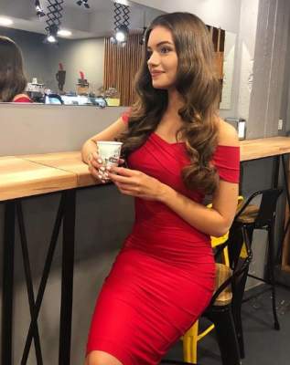 Александра Кучеренко похвалилась фигурой в облегающем платье