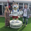 Лера Кудрявцева с мужем пришла на футбольный матч в платье-ковре