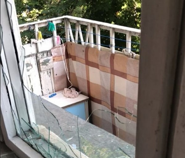 «Все еще руки трясутся»: Певица Монеточка разбила окно, чтобы попасть в собственную квартиру