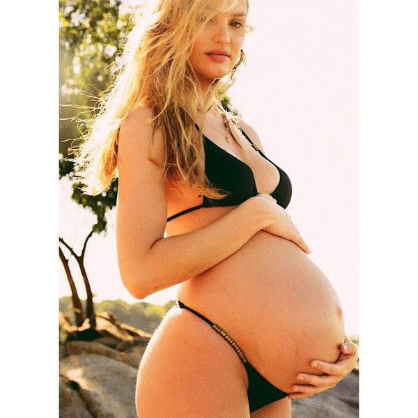 Модель Victoria's Secret Кэндис Свейнпол второй раз стала мамой