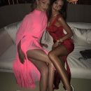 Выпившие модели Эмили Ратаковски и Джиджи Хадид развлеклись на острове Миконос