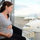 Безопасно ли беременным летать в самолетах: ответ ученых