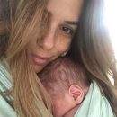 Ева Лонгория опубликовала трогательное фото с новорожденным сыном