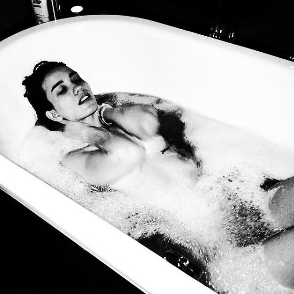 «Совсем стыд потеряла»: Голая Виктория Дайнеко сфотографировалась в ванной