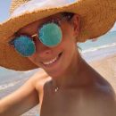 Катя Осадчая показала, как отдыхает на пляже