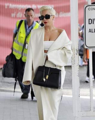 Леди Гага появилась на публике в стильном образе