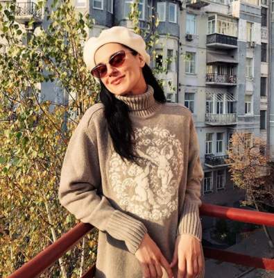 Маша Ефросинина покрасовалась в свитере за 24 тысячи