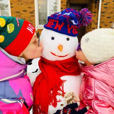 Украинская ведущая показала, как с дочерью лепила снеговика