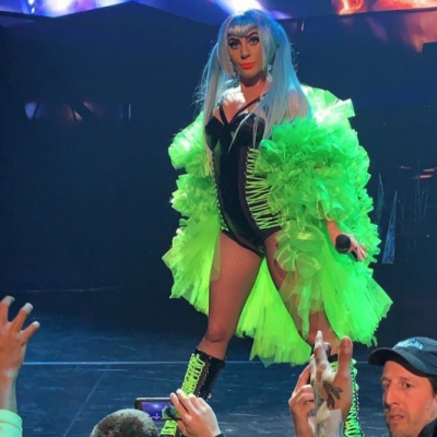 Леди Гага засветила экстравагантные наряды