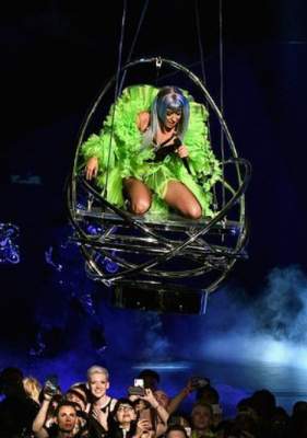 Леди Гага представила новое сногсшибательное шоу
