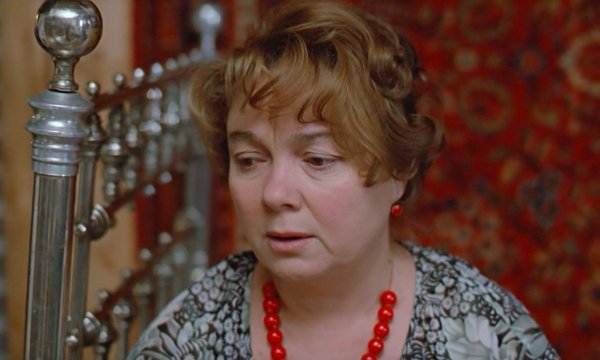 Друг звезды фильма «Любовь и голуби» рассказал, в каких условиях она умерла