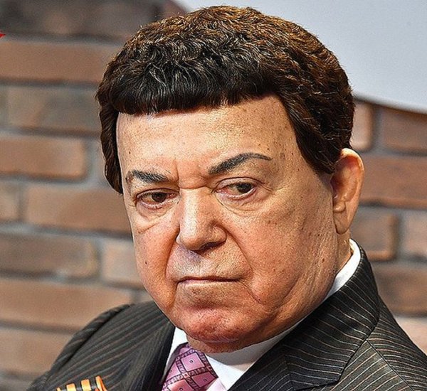 Еле двигающий ногами Кобзон расстроил своих поклонников