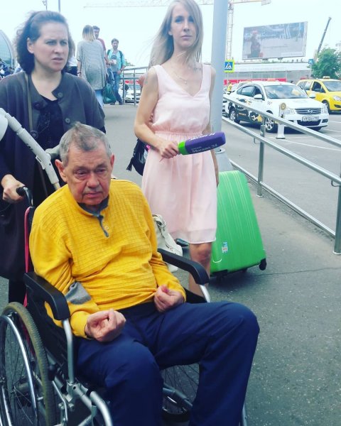 Семья Караченцова рассказала о госпитализации артиста