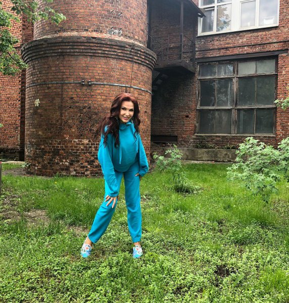 Эвелина Бледанс с изломанным телом стала похожа на Юлию Самойлову