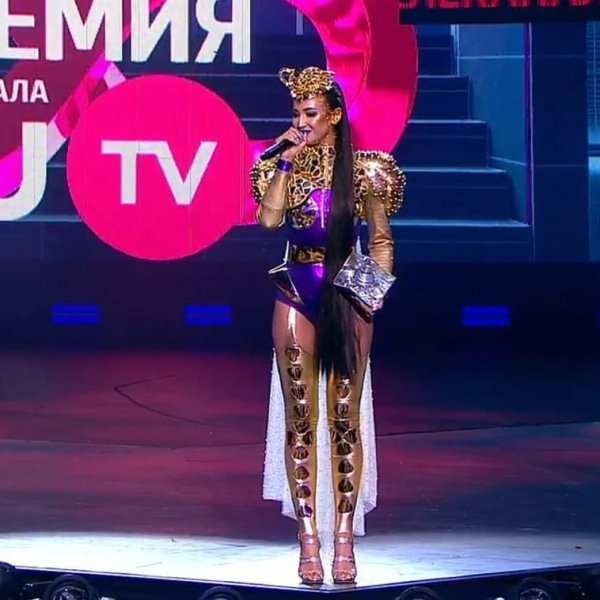 Фанера года: Подписчики освистали награждение «вштыренной» Ольги Бузовой Фанера года: Подписчики освистали награждение «вштыренной» Ольги Бузовой