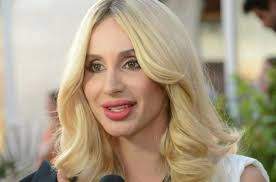 LOBODA показала, как выглядела в детстве