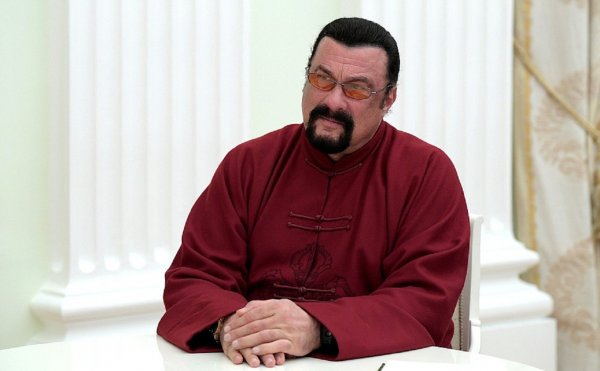 Стивен Сигал рассказал о своих предпочтениях в оружии Стивен Сигал рассказал о своих предпочтениях в оружии