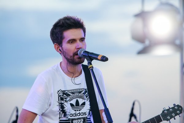 Noize MC в Москве исполнил оперу «Орфей и Эвридика» на крыше движущегося автобуса Noize MC в Москве исполнил оперу «Орфей и Эвридика» на крыше движущегося автобуса