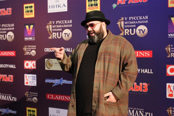 «Поет гениально»: Максим Фадеев подписал контракт с уральской певицей «Поет гениально»: Максим Фадеев подписал контракт с уральской певицей