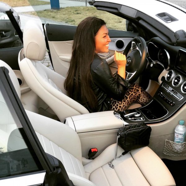 В леопардовых лосинах и за рулем Mercedes: Ирина Дубцова показала фото из Германии В леопардовых лосинах и за рулем Mercedes: Ирина Дубцова показала фото из Германии