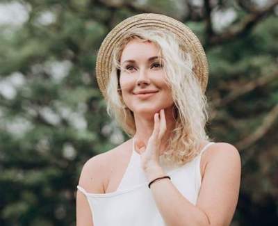 Ксения Бугримова сфоткалась в бассейне без купальника