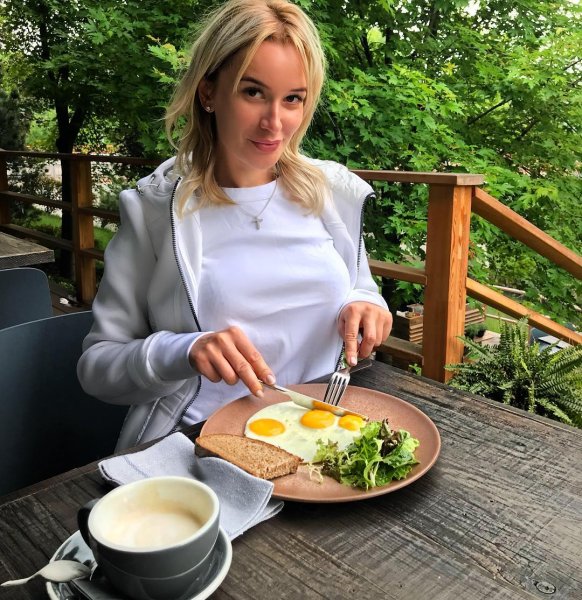 «Просто отъелась»: Елена Бушина опровергла слухи и беременности