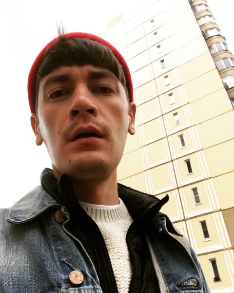 Александр Гудков перед началом ЧМ-2018 предстал в образе продавщицы