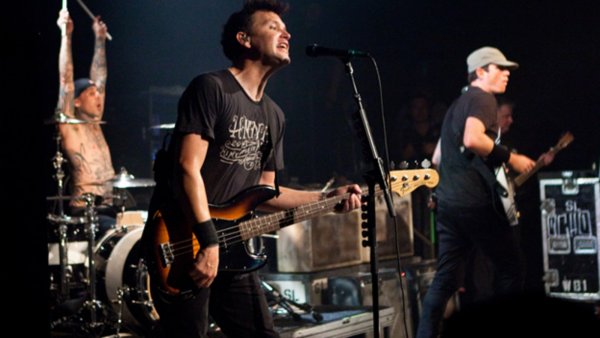 Blink-182 переносят концерты из-за болезни барабанщика Blink-182 переносят концерты из-за болезни барабанщика