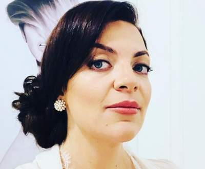 Наталья Холоденко похвалилась фигурой в эффектном мини