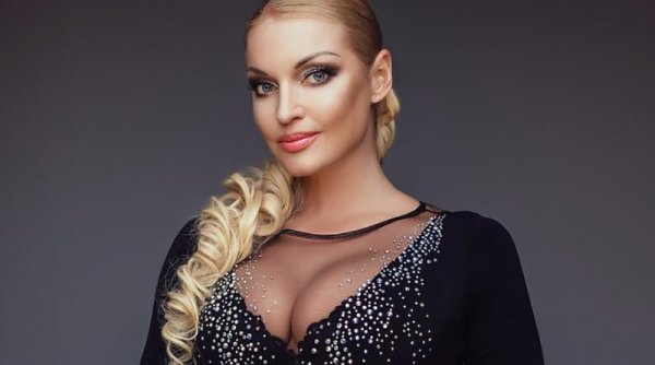 «Балерина с копытами»: Анастасия Волочкова фотошопом неестественно удлинила ноги