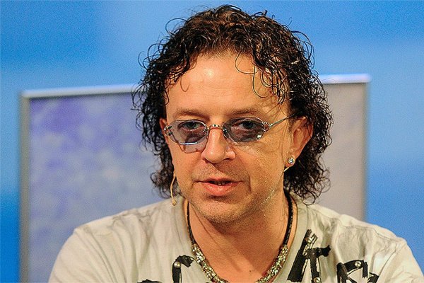 Роман Жуков бросил пьяную жену с шестью детьми Роман Жуков бросил пьяную жену с шестью детьми