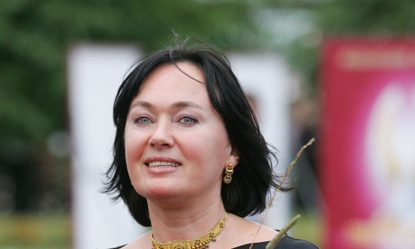 Дочь Ларисы Гузеевой появилась на публике в «готическом» наряде Дочь Ларисы Гузеевой появилась на публике в «готическом» наряде