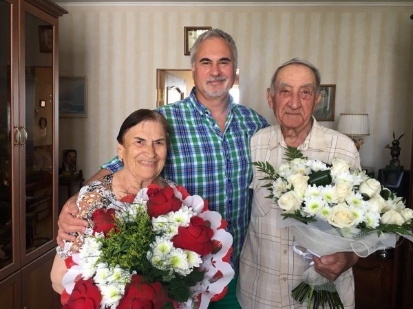 Валерий Меладзе показал уникальный снимок с пожилыми родителями Валерий Меладзе показал уникальный снимок с пожилыми родителями