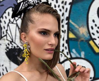 Алла Костромичева похвасталась длинными ногами