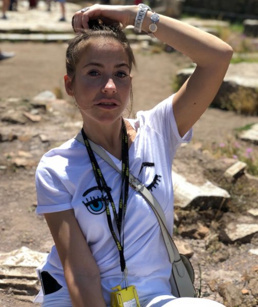 «Как мышка с усами»: Юлия Барановская без макияжа показала огромные усы
