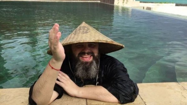Плохая игра с судьбой: Фадеев в опасности из-за извергающегося на Бали вулкана