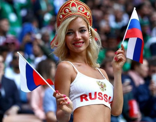 У самой красивой фанатки ЧМ-2018 появилась достойная конкурентка У самой красивой фанатки ЧМ-2018 появилась достойная конкурентка
